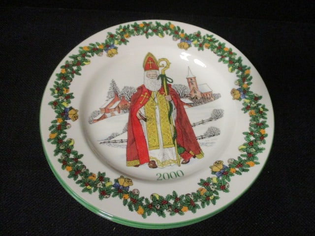Six Spode "Santas Around the World" Annual Collector Plate - 6