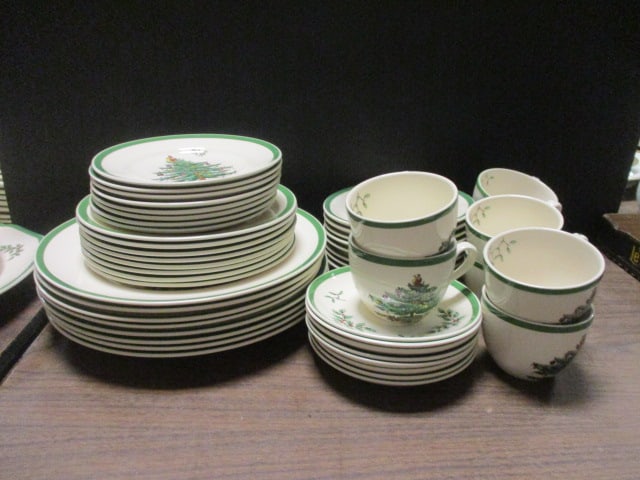 48 Pieces of Spode "Christmas Tree" 6 Piece Place Setting for 8 Dinnerware (1 of 10)
