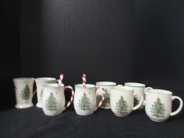 Four Pair of Spode "Christmas Tree" Mugs: .