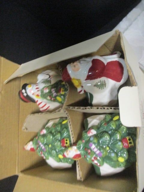 Spode "Christmas Tree" Table Cloths, Napkins and Two 4 Piece Napkin Ring Sets in Original Boxes - 3