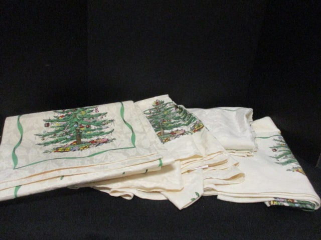 Cream Background Spode "Christmas Tree" Table Cloths and Table Runners: .