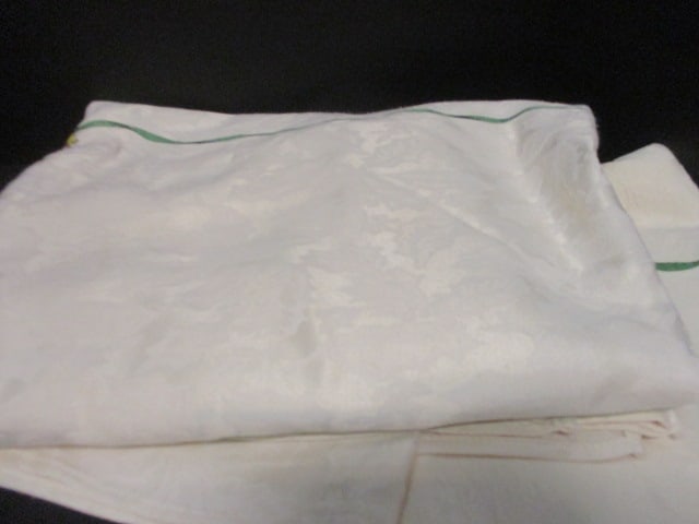 Cream Background Spode "Christmas Tree" Table Cloths and Table Runners - 5