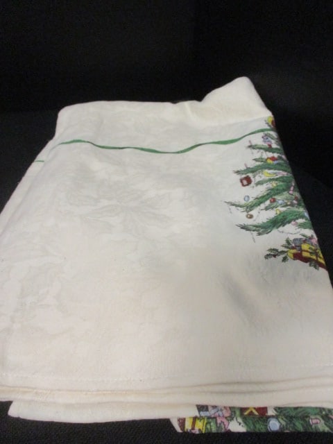 Cream Background Spode "Christmas Tree" Table Cloths and Table Runners - 7