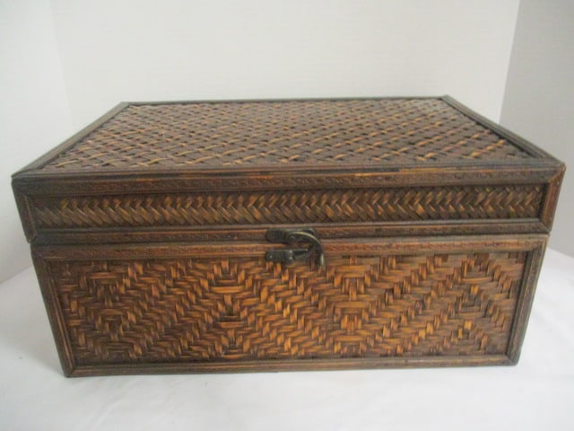 Decorative Woven Wicker Box (1 of 8)