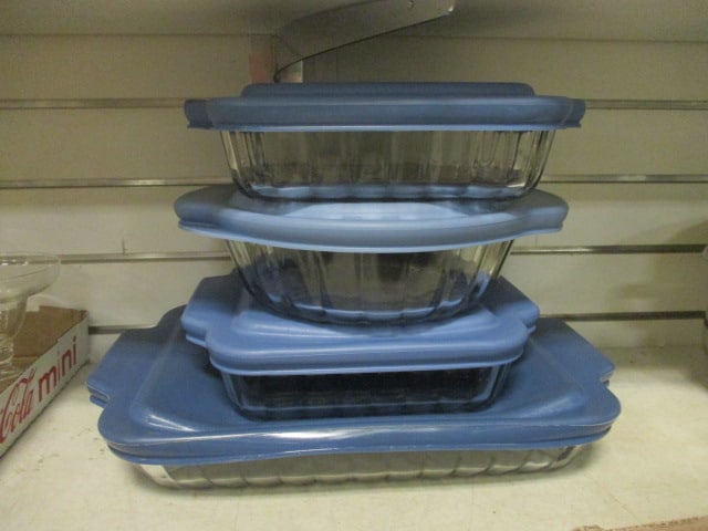 4 Piece Anchor Hocking Clear Glass Bakers with Plastic Storage Lids: .