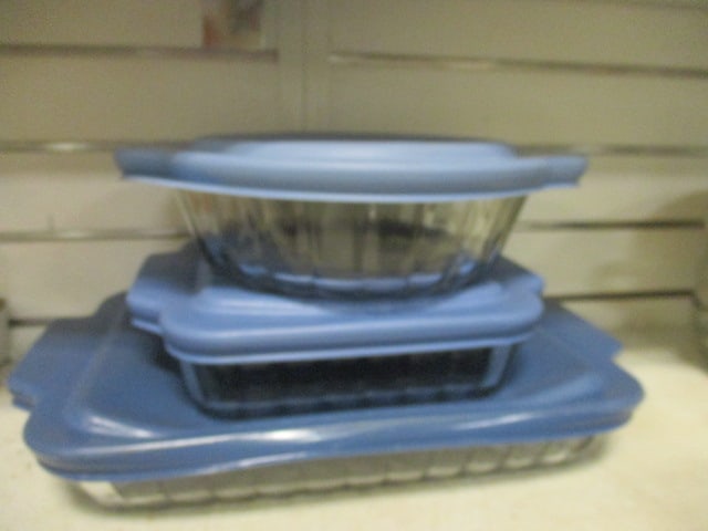 4 Piece Anchor Hocking Clear Glass Bakers with Plastic Storage Lids - 4