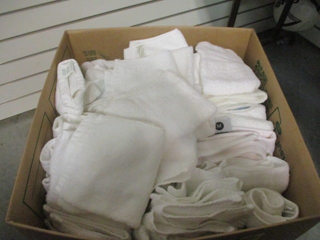 Large Grouping of Nice White Bath Towels, Hand Towels and Wash Cloths: Local Pickup Only