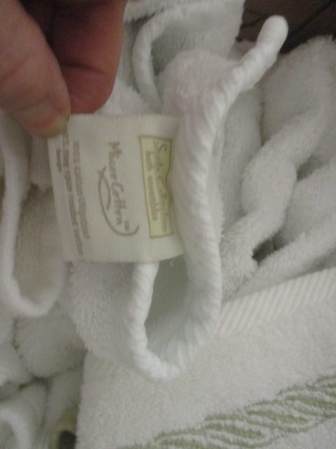 Large Grouping of Nice White Bath Towels, Hand Towels and Wash Cloths - 6