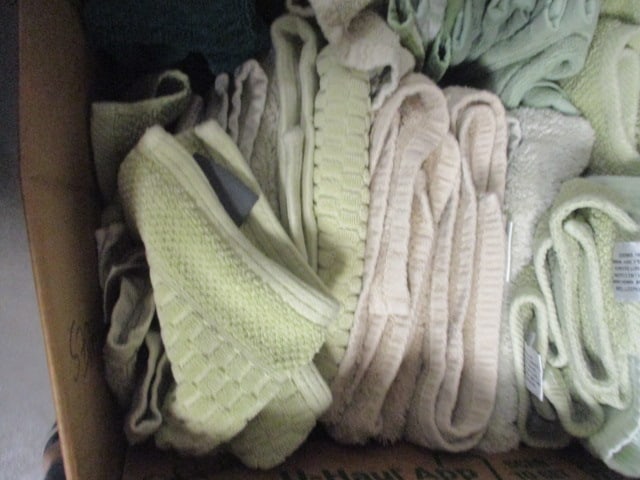 Large Grouping of Nice Shades of Green Bath Towels, Hand Towels and Wash Cloths - 2