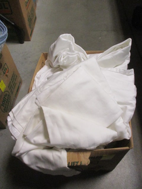 Full/Queen Bed Sheets (1 of 5)