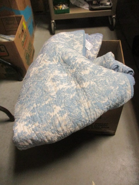 Martha Steward Collection Full/Queen Quilted Toile Design Bedspread Set and Sheets: Local Pickup Only