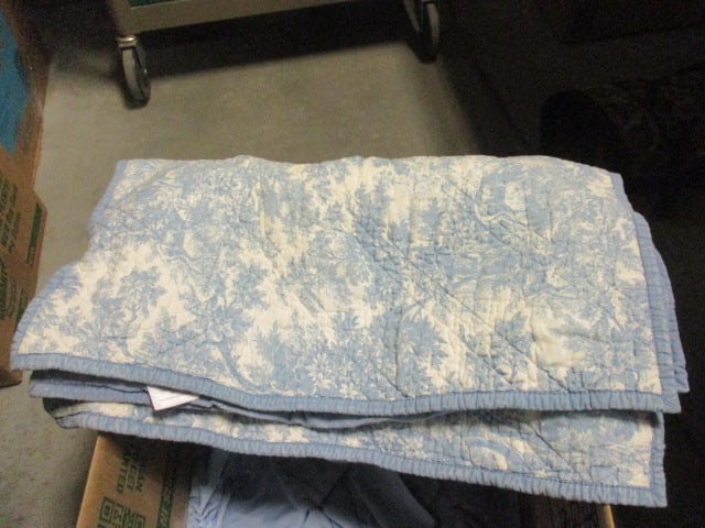 Martha Steward Collection Full/Queen Quilted Toile Design Bedspread Set and Sheets - 4