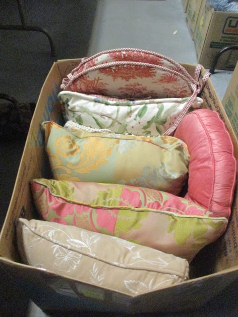 Grouping of Decorative Throw Pillows and Seat Cushions: see pictures and preview for designs, Local Pickup Only