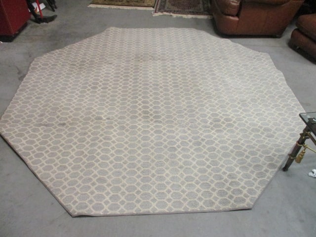 Custom Bound Geometric Design Indoor Outdoor Area Rug: 8' octagon, needs spot cleaning, Local Pickup Only