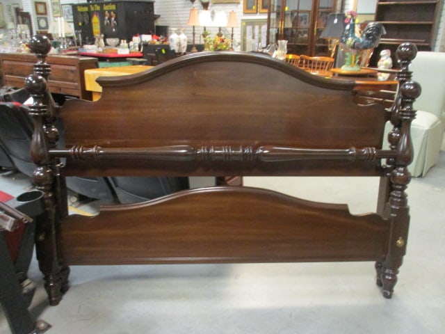 Ethan Allen Early American Style Mahogany Cannon Ball Bed (1 of 10)