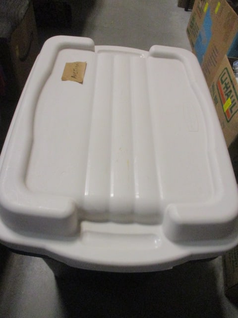 Two Rubbermaid Roughtote 22 Gallon Totes with Lids - 3
