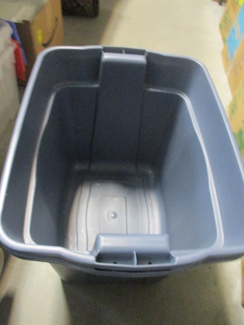 Two Rubbermaid Roughtote 22 Gallon Totes with Lids - 4
