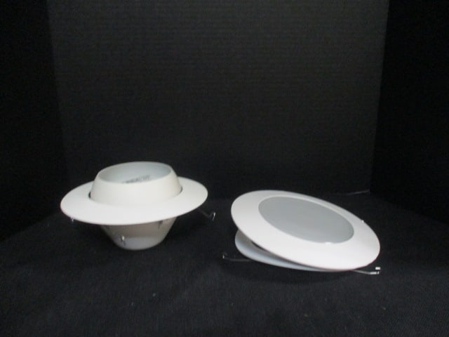 2 Recessed Ceiling Light Fixtures (1 of 6)