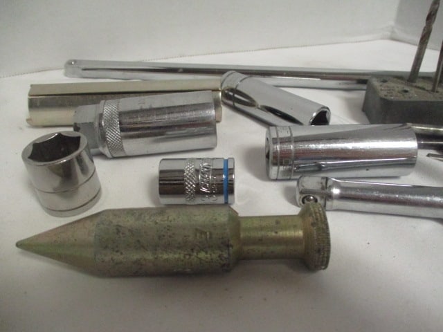 Ratchets and Sockets Tool Sets - 8