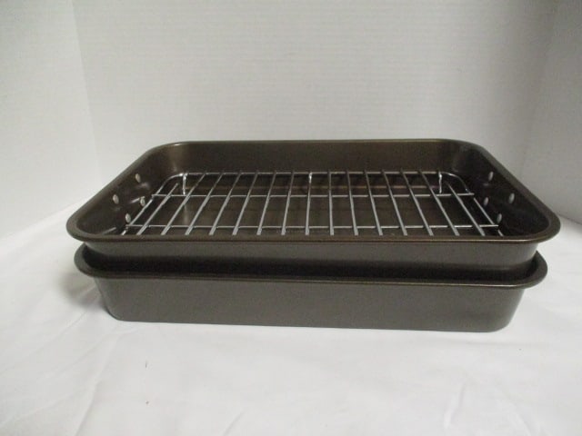 Two Farberware Non Stick Roasting Pans with Removable Racks (1 of 6)