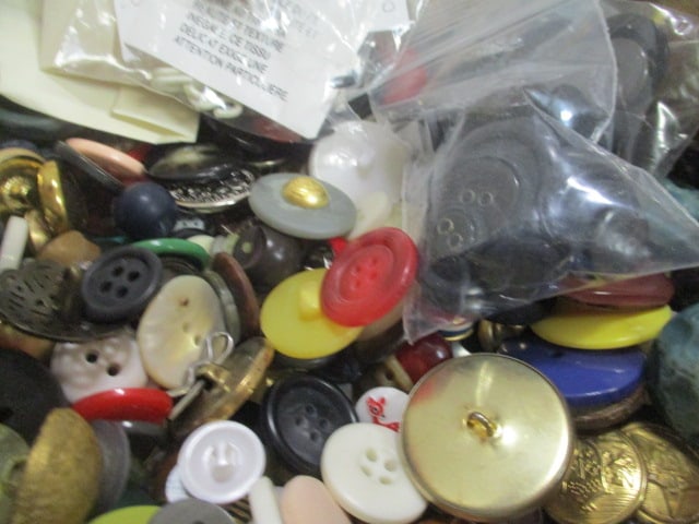 Wooden Cigar Box of Buttons - 3