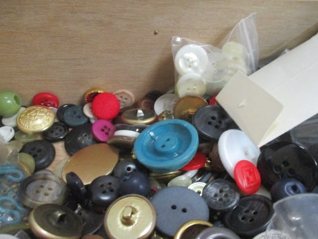 Wooden Cigar Box of Buttons - 4
