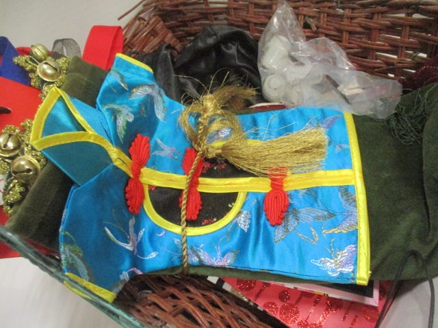 Woven Basket with Wine Glass Tags, Decorative Wine Bags and Tile Bottle Charm - 3