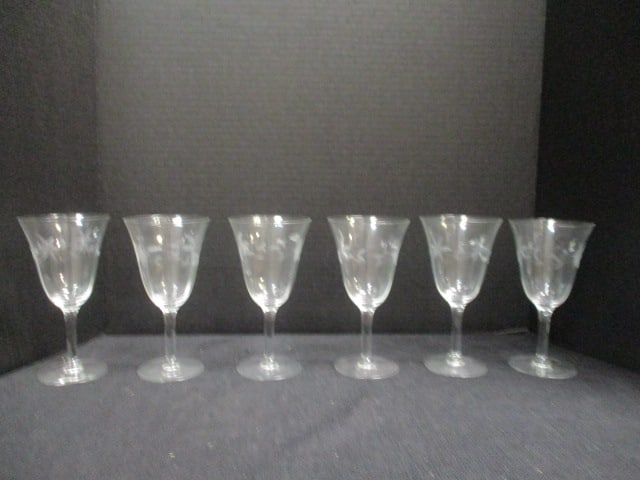Six Vintage Etched Crystal Wine Glasses (1 of 7)