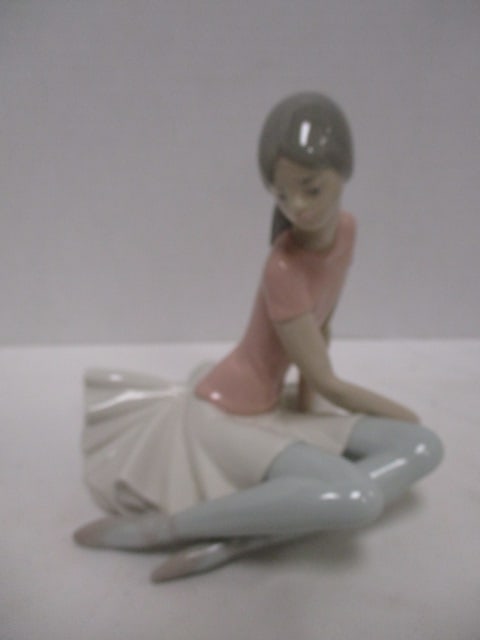 1978 Llro Daisa "Shelley" Porcelain Ballerina Figurine: 6 1/4"h, #1357