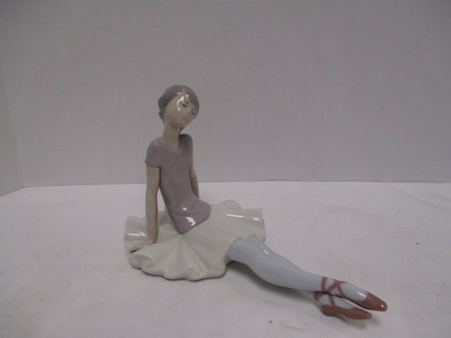1978 Llro Daisa "Phyllis" Porcelain Ballerina Figurine: 6"h, #1356