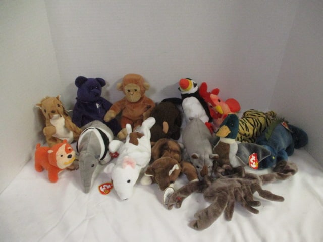 14 Ty Beanie Babies and a B. you Plush Bulldog (1 of 7)