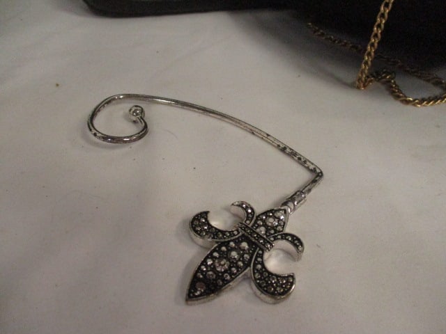 Eight Ladies Evening Bags and Fleur-de-Lis Purse Hanger - 7