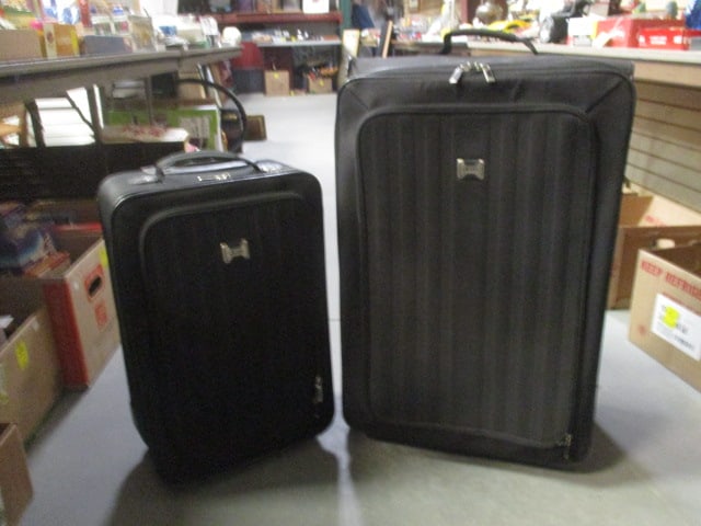 Jeep Black Soft Side 2 Piece Rolling Suitcase Set: Local Pickup Only