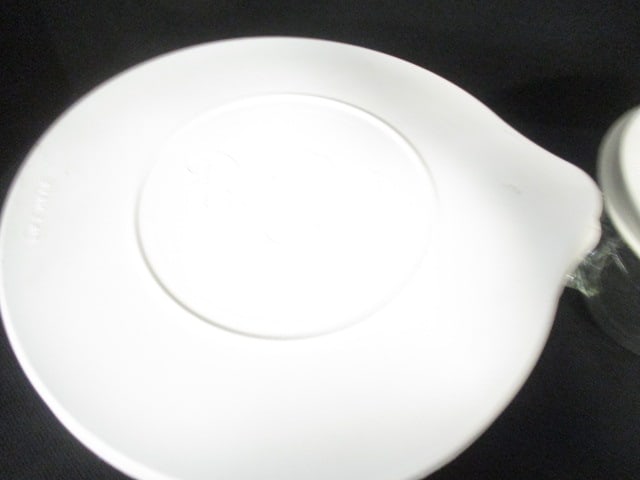 The Pamper Chef 4 Cup and 8 Cup Measuring Bowls with Covers - 2