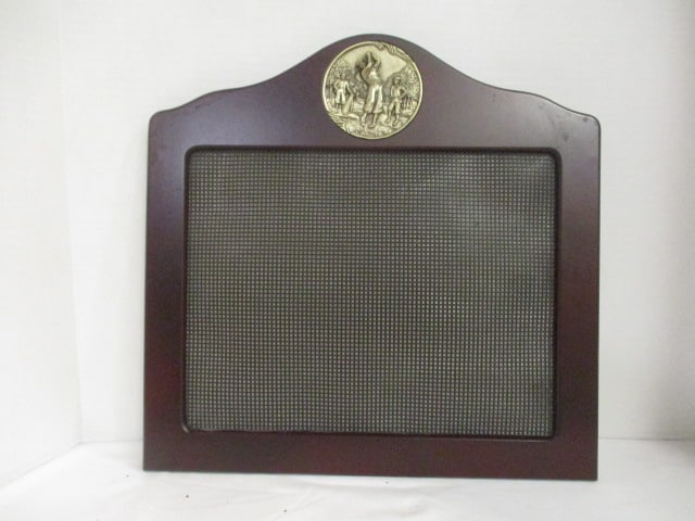 Wood Framed Golf Themed Medallion Message Board (1 of 5)