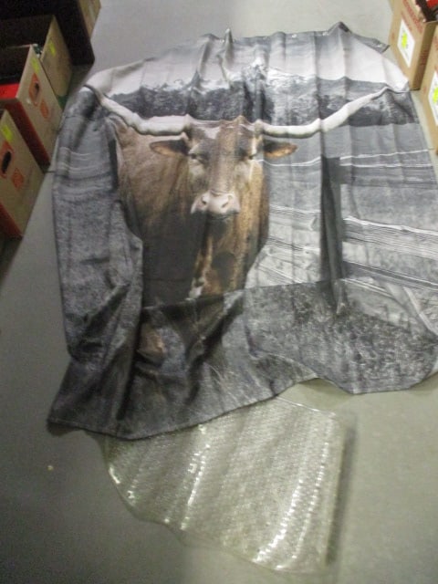 Non Slip Bathtub Mat and Long Horn Steer Design Shower Curtain: .