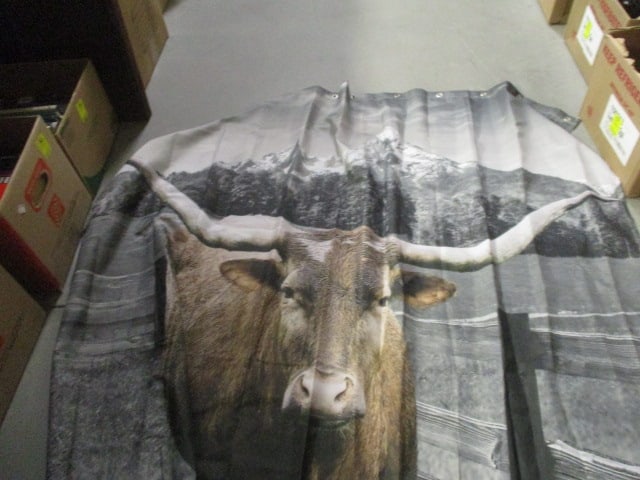 Non Slip Bathtub Mat and Long Horn Steer Design Shower Curtain - 2