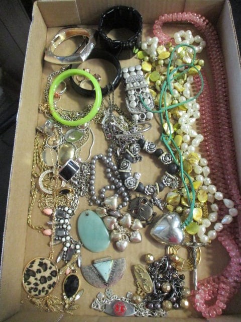 Fashion Jewelry Necklaces and Bracelets (1 of 5)