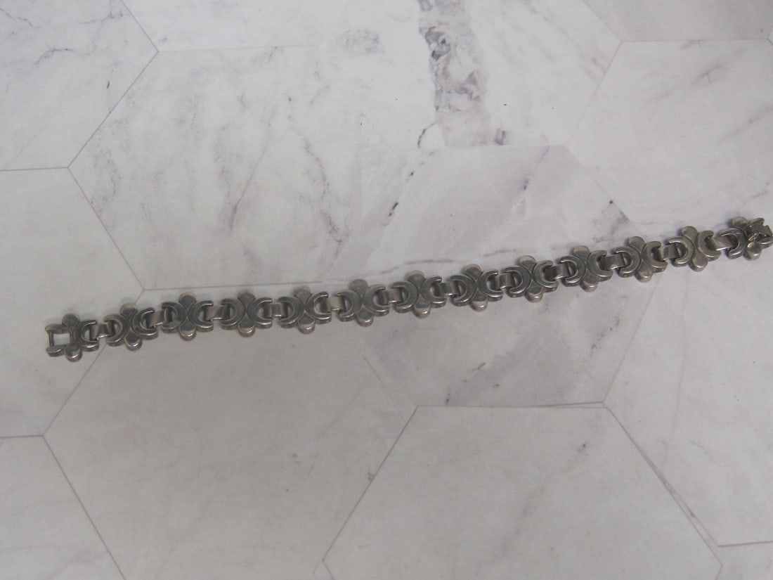 7 1/4" Sterling Silver Bracelet: Weighs 26.2 grams