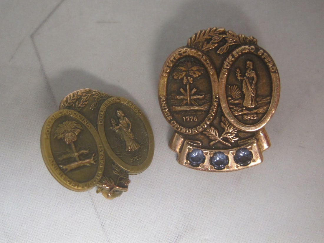 Lot of 2 1/10 10k Gold State of South Carolina Lapel Pins: Weighs 3 grams