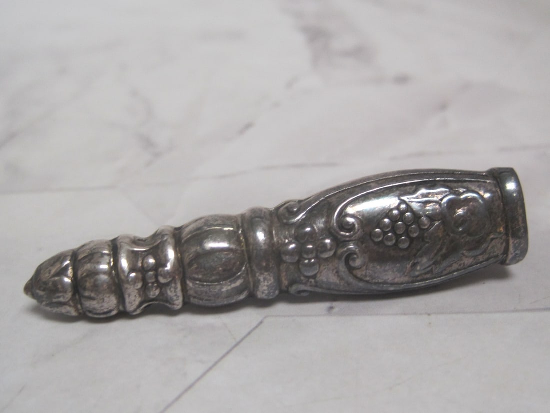 Sterling Silver "Tussie Mussie" Posy Holder Brooch: Weighs 6.1 grams