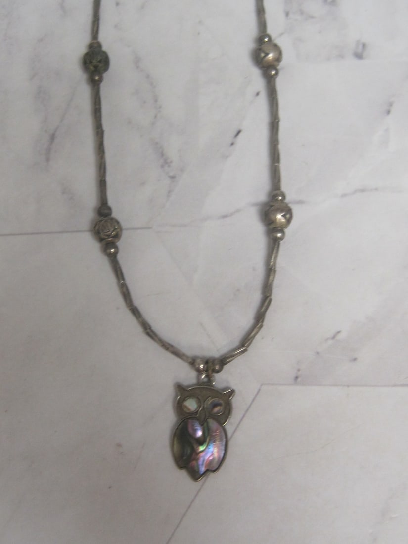18" Liquid Silver Chain with Mother of Pearl Owl Pendant: .