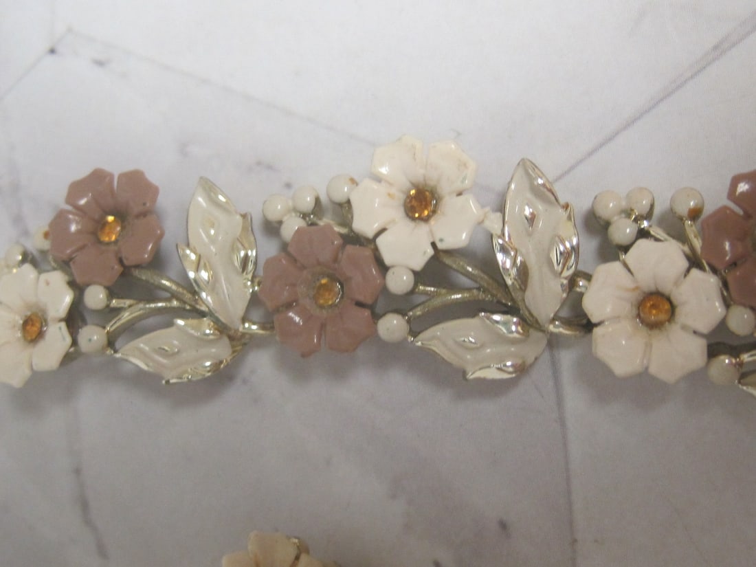Vintage Coro Daisy Necklace & Screwback Earrings - 3