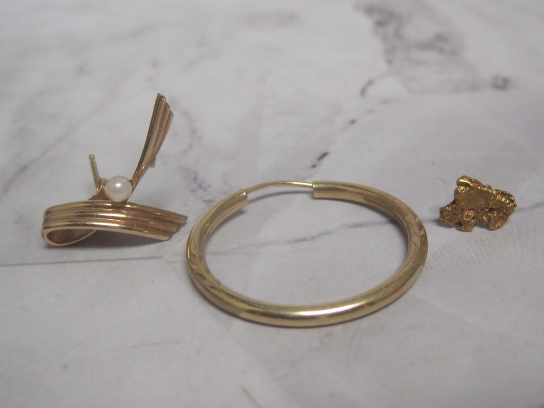 Lot of 3 Single 14k Gold Earrings (1 of 7)