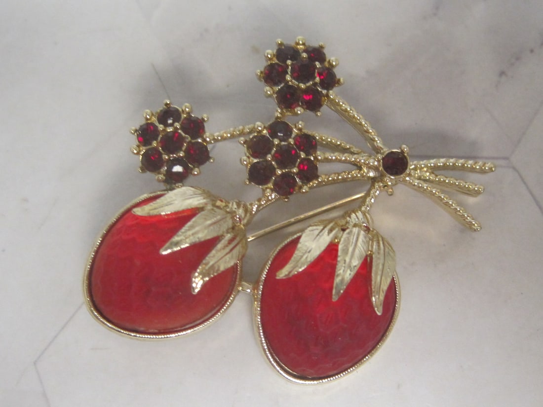 Vintage Sarah Coventry Strawberry Brooch (1 of 5)