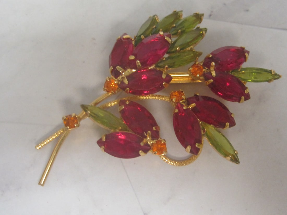 Vintage Floral Spray Brooch: Not signed