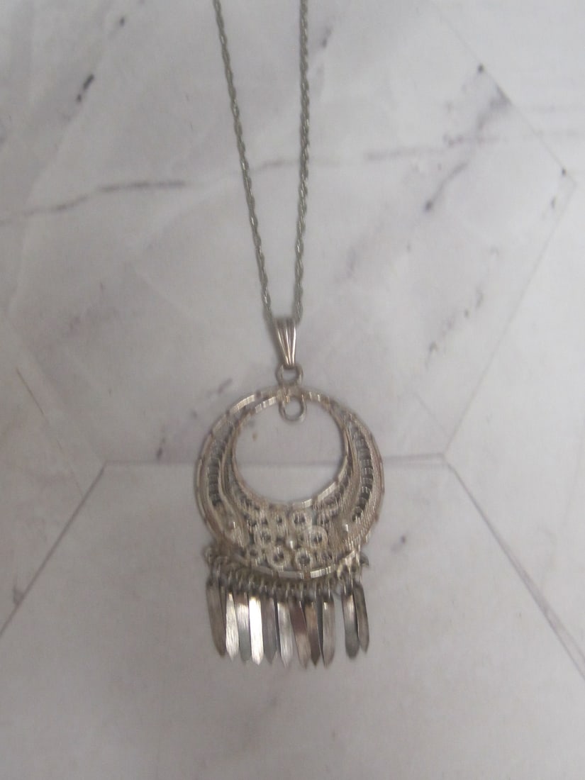 20" Sterling Silver Chain with Filigree Dangle Pendant: Weighs 3.6 grams, Not signed