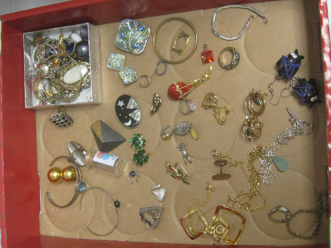 Lot of Jewelry (1 of 5)