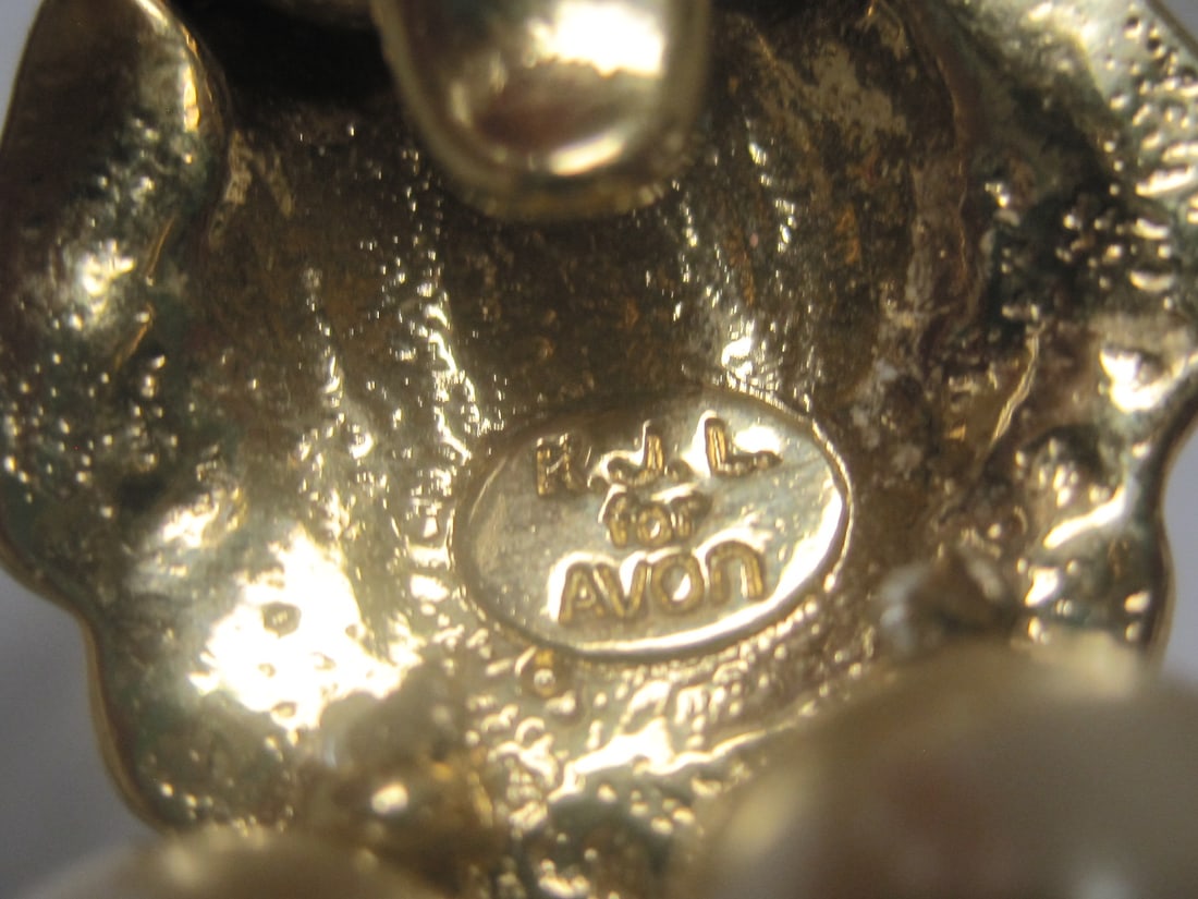 Vintage Kenneth J. Lane for Avon Faux Pearl Necklace with Goldtone Lion Head - 4