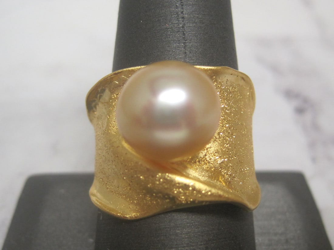 Sterling Silver Vermeil Pearl Ring: Weighs 7.9 grams, Size 9 1/2